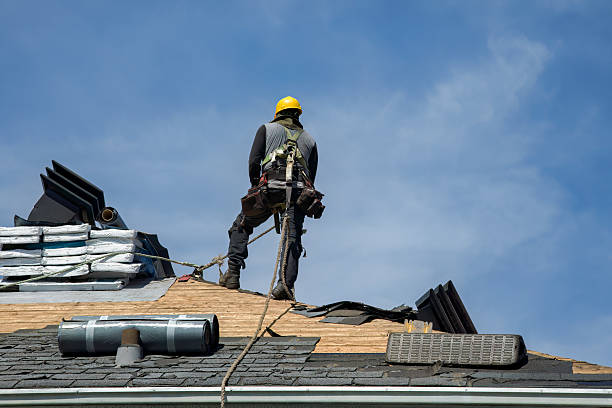 Professional Roofing technician working in Dante, VA